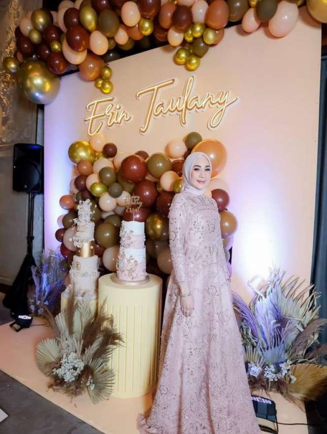 10 Potret Erin Istri Andre Taulany Rayakan Ultah ke-37, Body Jadi Sorotan, Bak Boneka Princess!