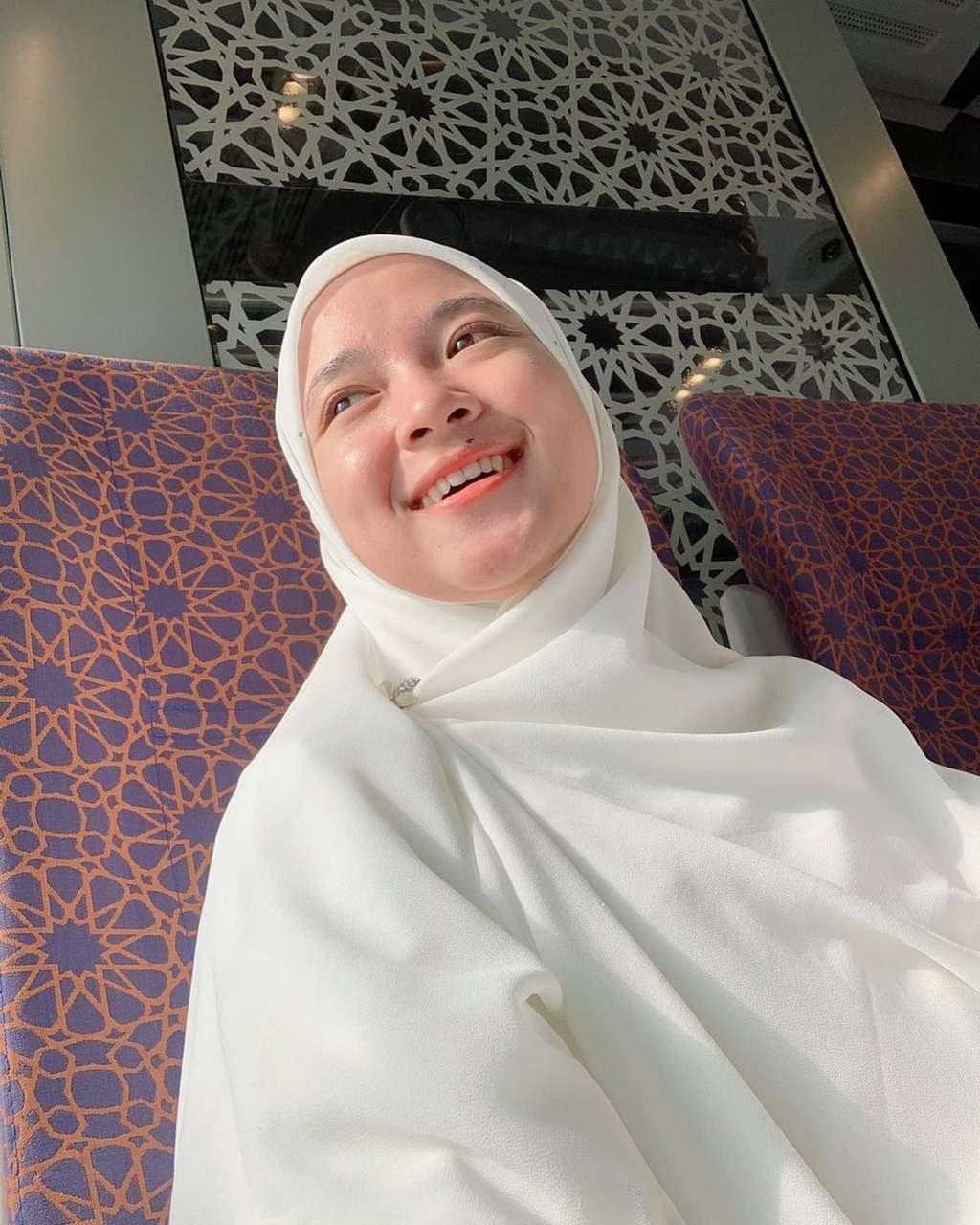 Potret Nissa Sabyan Dibilang Makin Cantik Meski Baru Bangun Tidur