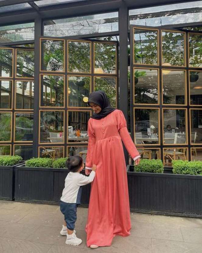 Potret Syaki yang Sempat Tak Diakui Anak oleh Rizki DA, Kini Makin Besar Disebut Mirip Orang Arab