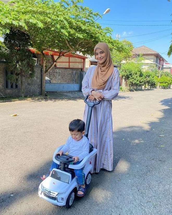 Potret Syaki yang Sempat Tak Diakui Anak oleh Rizki DA, Kini Makin Besar Disebut Mirip Orang Arab