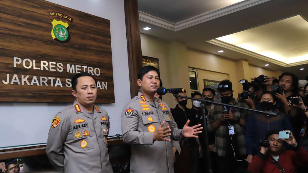 FOTO: Rizky Billar Resmi Jadi Tersangka