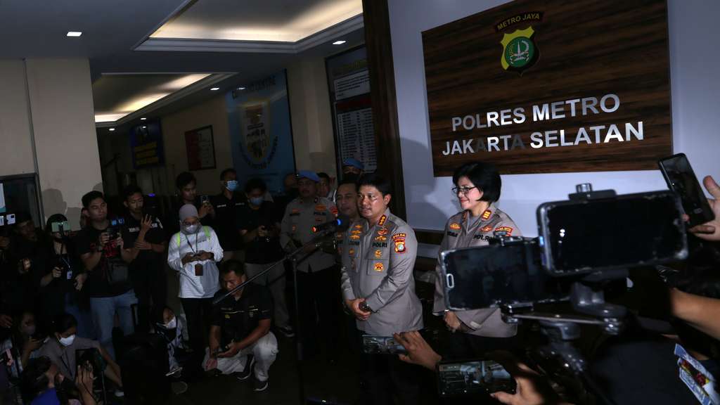 FOTO: Rizky Billar Resmi Jadi Tersangka