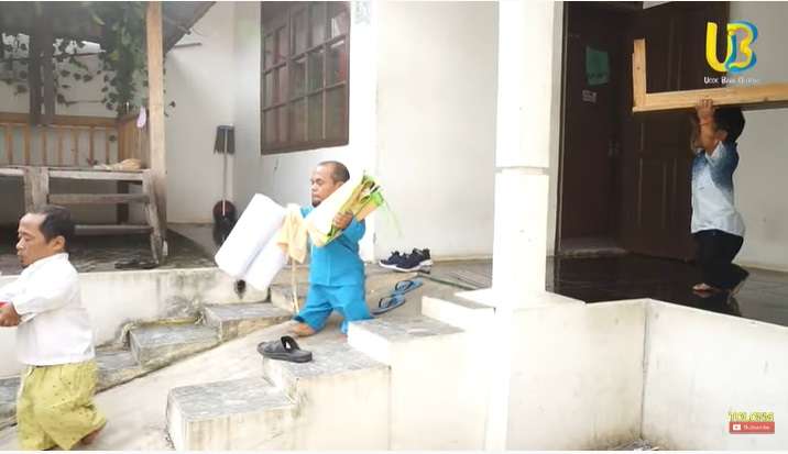 Akui Sepi Job, Ucok Baba Pilih Jualan Sosis Bakar di Pinggir Jalan, Tak Disangka Dagangannya Laris Banget!