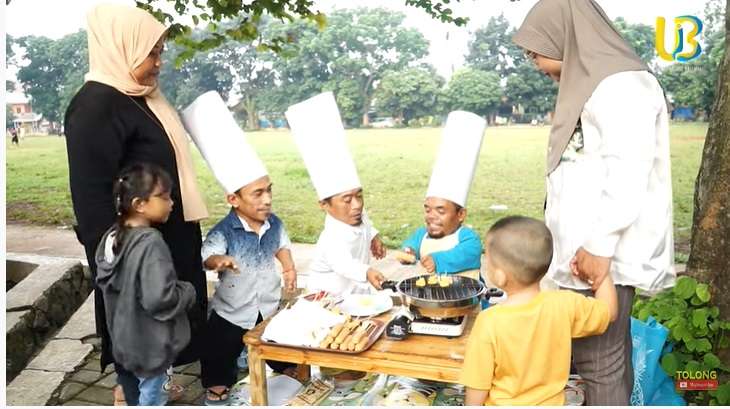 Akui Sepi Job, Ucok Baba Pilih Jualan Sosis Bakar di Pinggir Jalan, Tak Disangka Dagangannya Laris Banget!