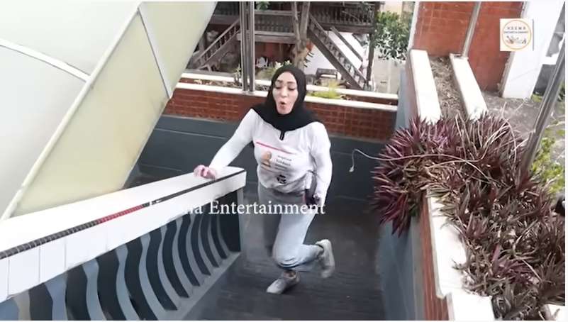 10 Potret Rumah Angelina Sondakh di Kampung, Ternyata Sultan dari Lahir, Ada Mobil Langka!