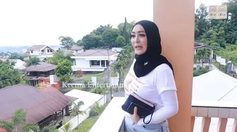 10 Potret Rumah Angelina Sondakh di Kampung, Ternyata Sultan dari Lahir, Ada Mobil Langka!
