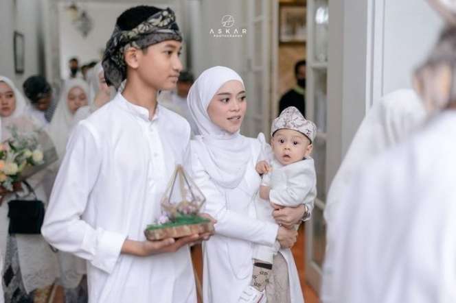 Potret Beni Mulyana Kakak Lesti Kejora Saat Umrah, Ternyata Ajak Calon Istri!