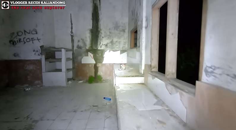 10 Potret Hotel Terbengkalai Puluhan Tahun, Bekas Perjanjian Nyi Blorong, Kini Jadi Kerajaan Ular!