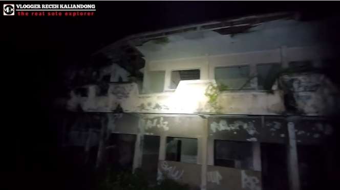 10 Potret Hotel Terbengkalai Puluhan Tahun, Bekas Perjanjian Nyi Blorong, Kini Jadi Kerajaan Ular!