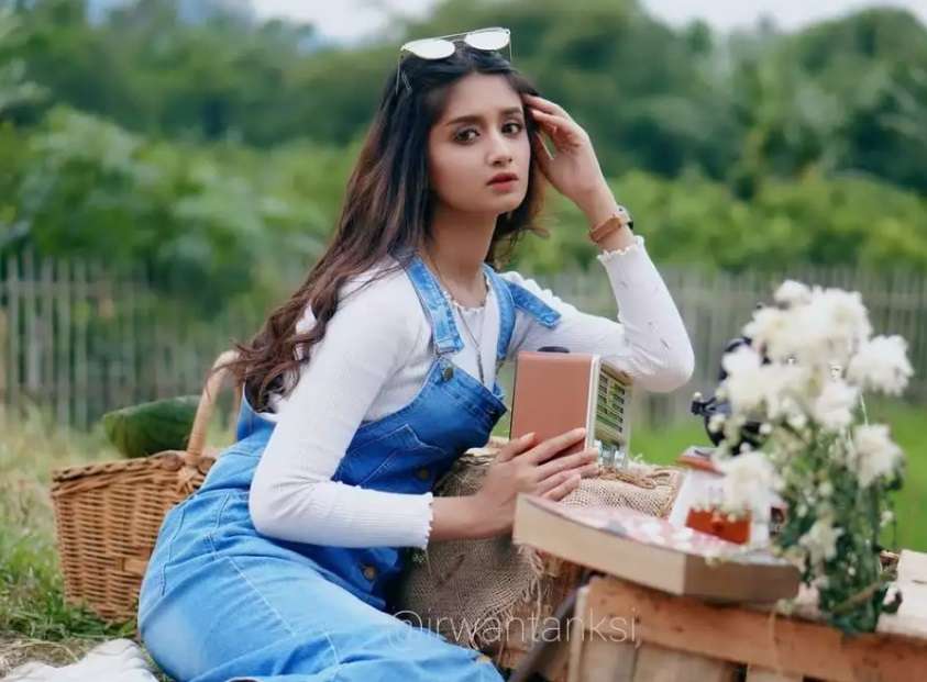 Potret Sehnaz Nabiila Menantu Epy Kusnandar, Paras Cantiknya Bikin Kagum, Ternyata Seorang Model!