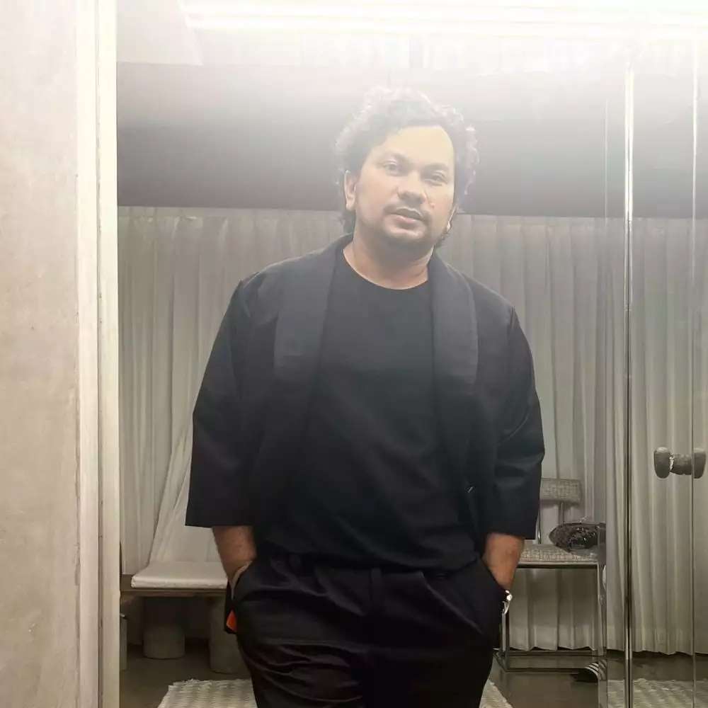 8 Seleb Turunkan Berat Badan Lewat Operasi, Melly Goeslaw Pangkas 80%, Kini Jadi Bodygoals!