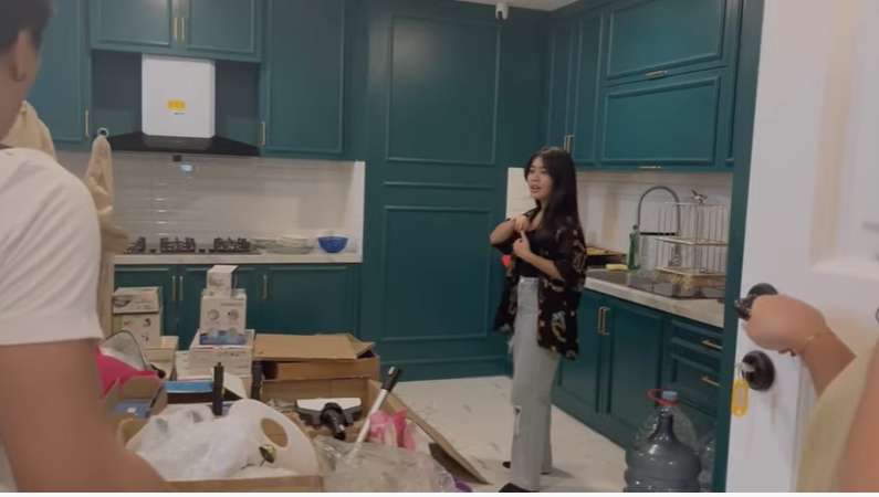 10 Potret Rumah Baru Eko Patrio Bak Istana Mewah, Paling Tinggi Sekomplek, Ada Lift Khusus Pengantar Makan!
