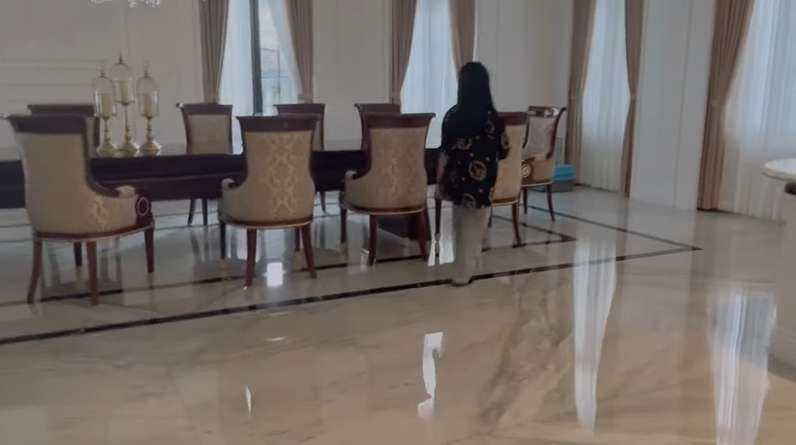 10 Potret Rumah Baru Eko Patrio Bak Istana Mewah, Paling Tinggi Sekomplek, Ada Lift Khusus Pengantar Makan!