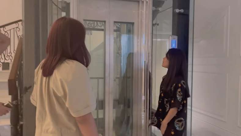 10 Potret Rumah Baru Eko Patrio Bak Istana Mewah, Paling Tinggi Sekomplek, Ada Lift Khusus Pengantar Makan!