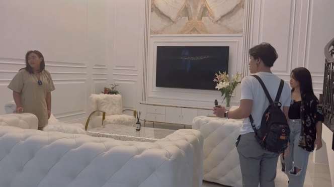 10 Potret Rumah Baru Eko Patrio Bak Istana Mewah, Paling Tinggi Sekomplek, Ada Lift Khusus Pengantar Makan!