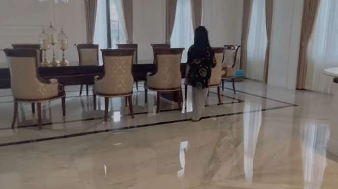 10 Potret Rumah Baru Eko Patrio Bak Istana Mewah, Paling Tinggi Sekomplek, Ada Lift Khusus Pengantar Makan!