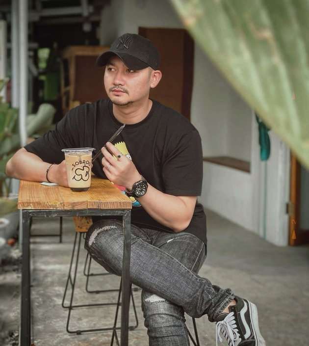 Masih Ingat Angga Wijaya, Mantan Suami Dewi Perssik? Kini Pamer Gandengan Baru, Sosoknya Jadi Omongan