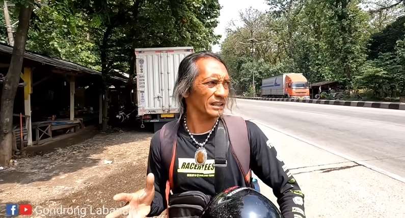 Viral Gadis Cantik Penjaga Warung Kopi di Pinggir Hutan Angker, Parasnya Bak Bidadari, Para Pria Auto Mampir