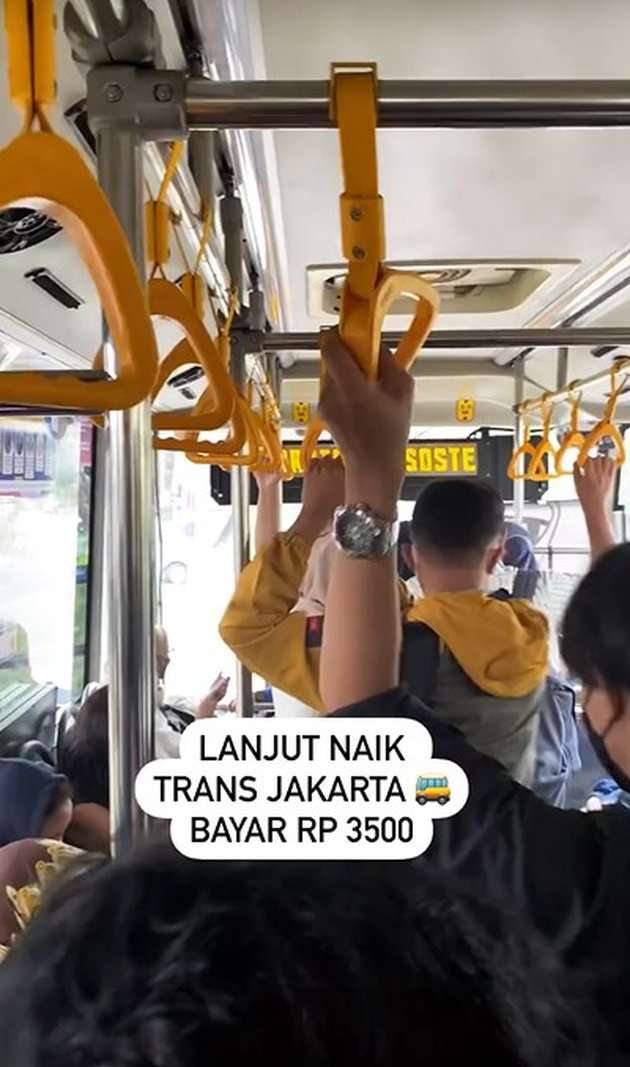 Pernah Disebut Bangkut, Ini Potret Adrian Maulana Santai Naik KRL, Akui Nyaman dan Murah Banget!