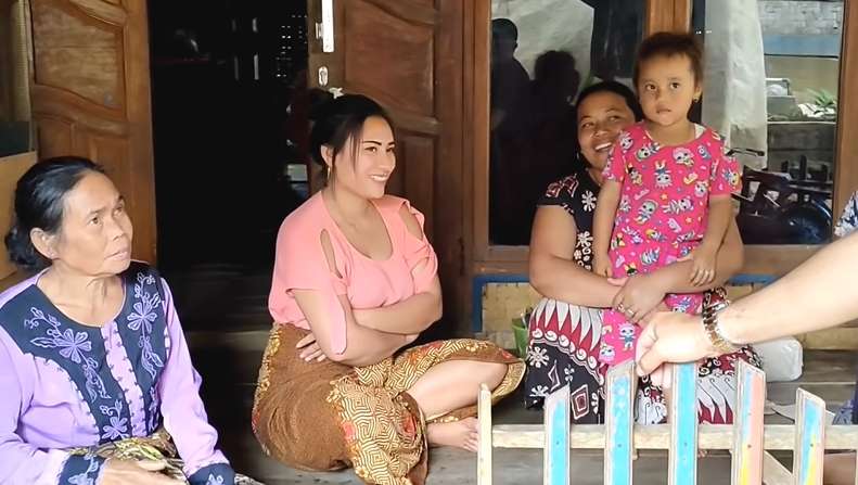 Viral Wanita Desa Kecantikannya Bak Artis Ibukota, Bodygoals Bak Gadis Ternyata Janda!