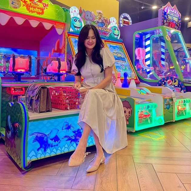 Potret Donna Harun yang Dapat Julukan Nenek Cantik, Tetap Awet Muda di Usia 54 Tahun!