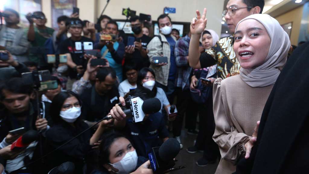 Bucin! Lesti Kejora Cabut Laporan KDRT Rizky Billar