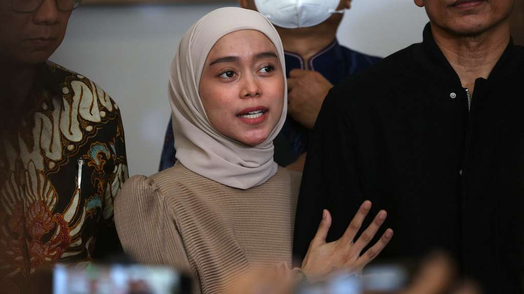 Bucin! Lesti Kejora Cabut Laporan KDRT Rizky Billar