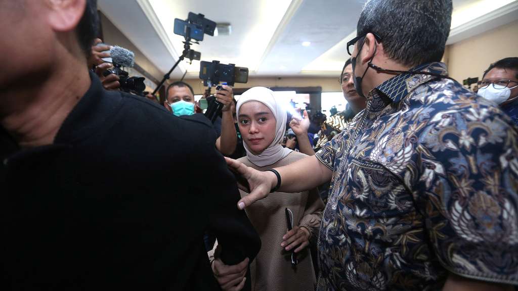 Bucin! Lesti Kejora Cabut Laporan KDRT Rizky Billar