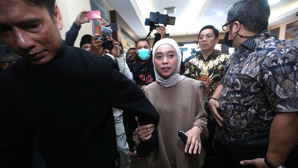 Bucin! Lesti Kejora Cabut Laporan KDRT Rizky Billar