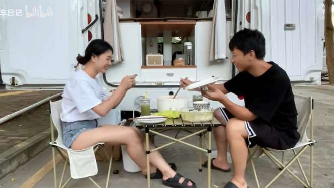 Viral Rumah Mewah di Dalam Mobil, Ada Dapur Hingga Kamar Mandi, Hemat Rp100 Juta Pertahun, Lihat 8 Potretnya!