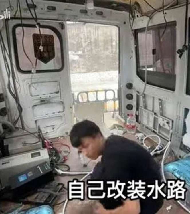 Viral Rumah Mewah di Dalam Mobil, Ada Dapur Hingga Kamar Mandi, Hemat Rp100 Juta Pertahun, Lihat 8 Potretnya!