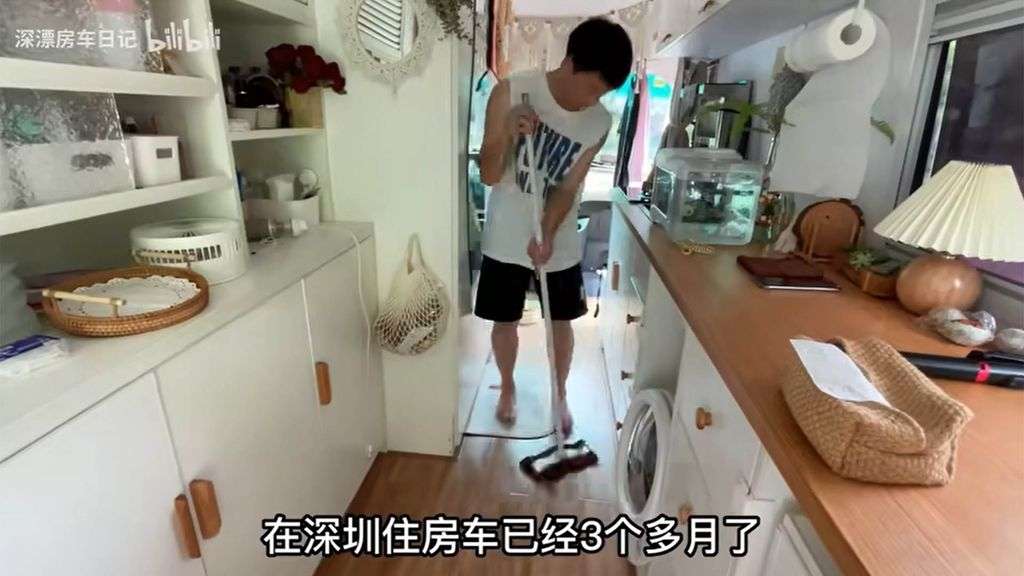 Viral Rumah Mewah di Dalam Mobil, Ada Dapur Hingga Kamar Mandi, Hemat Rp100 Juta Pertahun, Lihat 8 Potretnya!