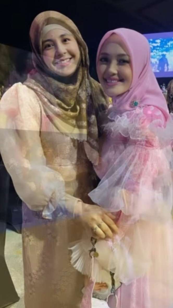 Ingat Risty Tagor? Penampilannya Saat Hadiri Fashion Show Jadi Sorotan