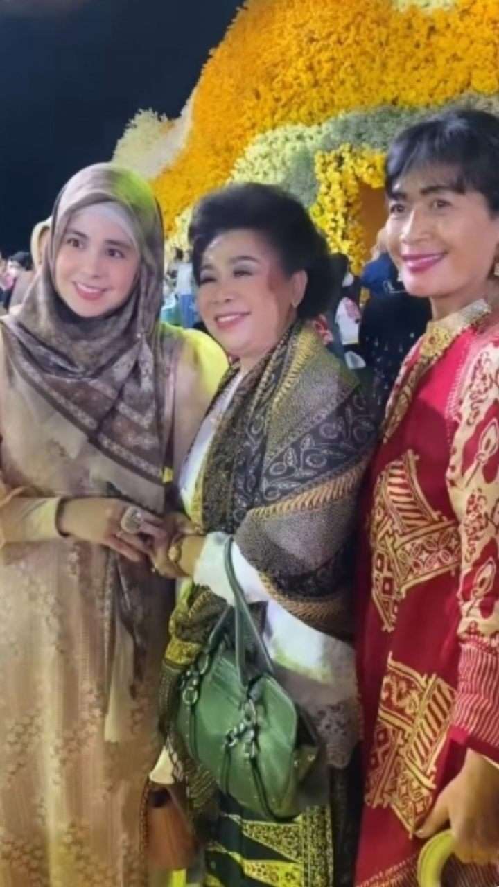 Ingat Risty Tagor? Penampilannya Saat Hadiri Fashion Show Jadi Sorotan