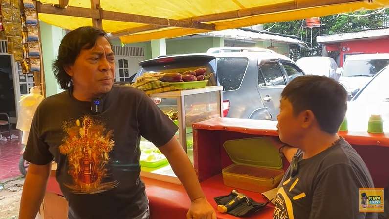 Ingat Komedian Adul? Jarang Tampil di TV Ternyata Alih Profesi Jadi Tukang Pecel Lele, Lihat 8 Potretnya