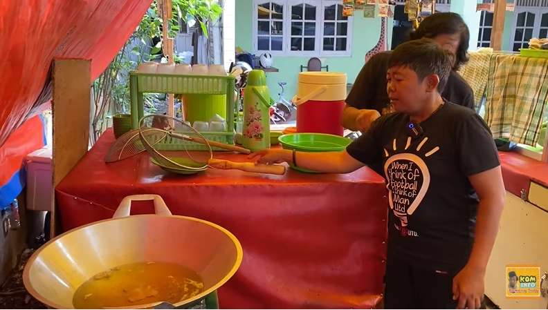 Ingat Komedian Adul? Jarang Tampil di TV Ternyata Alih Profesi Jadi Tukang Pecel Lele, Lihat 8 Potretnya