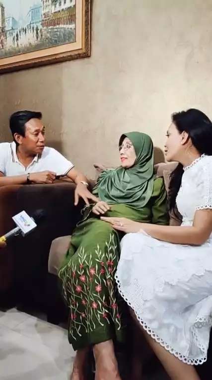 9 Momen Pemain Bajaj Bajuri Jenguk Nani Wijaya, Oneng Nangis Haru Lihat Kondisi Emak!