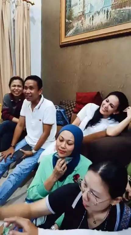9 Momen Pemain Bajaj Bajuri Jenguk Nani Wijaya, Oneng Nangis Haru Lihat Kondisi Emak!