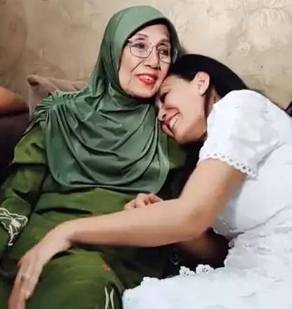 9 Momen Pemain Bajaj Bajuri Jenguk Nani Wijaya, Oneng Nangis Haru Lihat Kondisi Emak!
