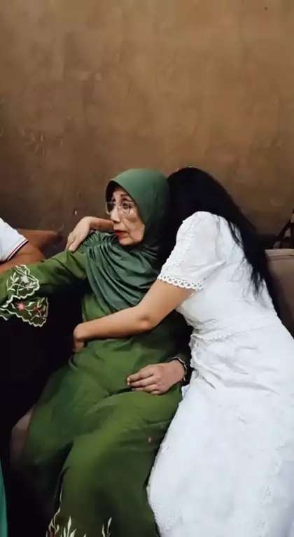 9 Momen Pemain Bajaj Bajuri Jenguk Nani Wijaya, Oneng Nangis Haru Lihat Kondisi Emak!