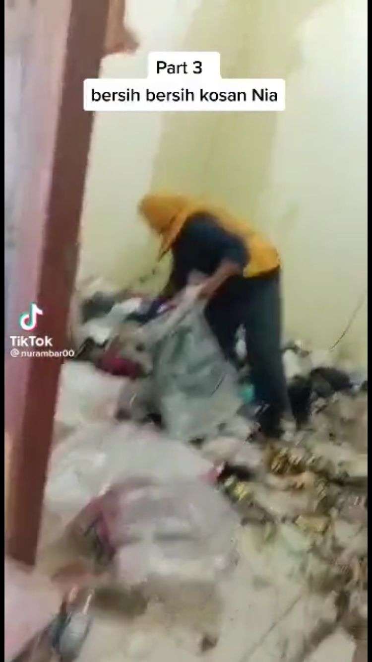 Viral Kamar Kos Dipenuhi Sampah Menggunung dan Menjijikan Bak Bantar Gebang : Padahal Orangnya Cantik!