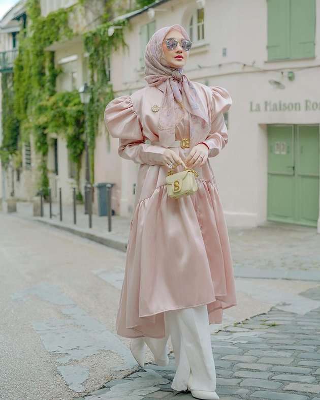 Potret Dian Pelangi Plesiran di Paris, Penampilannya Glamor Banget