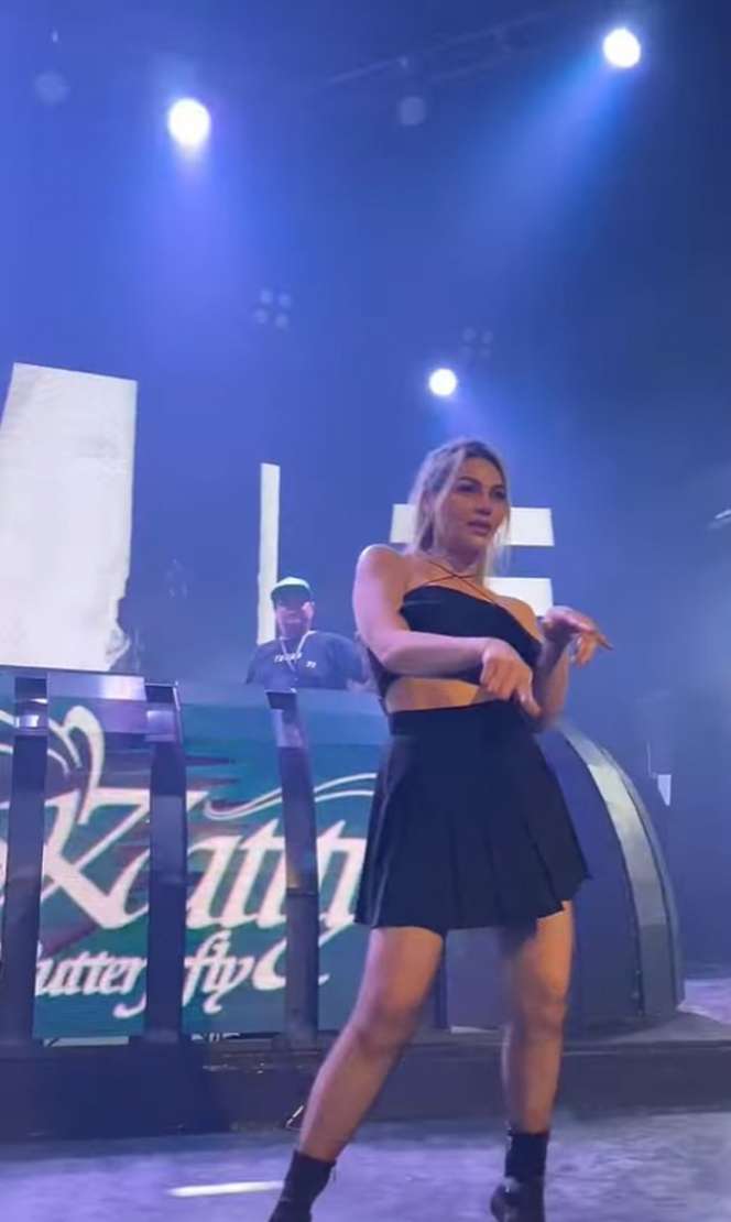 Potret Terbaru DJ Katty Butterfly Usai Ganti Warna Rambut, Penampilannya Bikin Pangling!