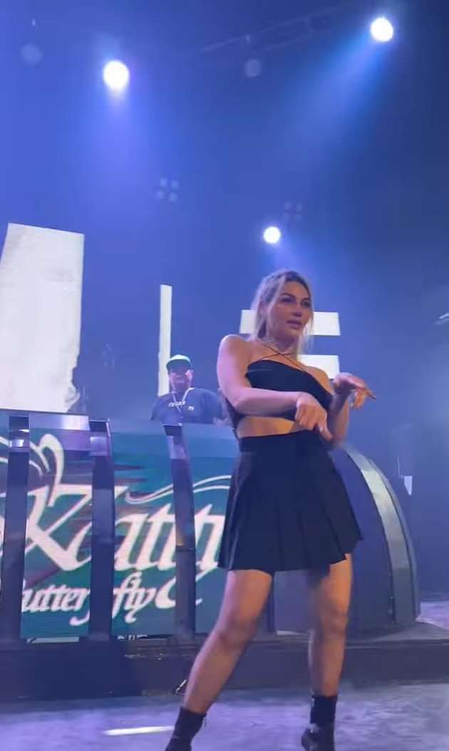 Potret Terbaru DJ Katty Butterfly Usai Ganti Warna Rambut, Penampilannya Bikin Pangling!