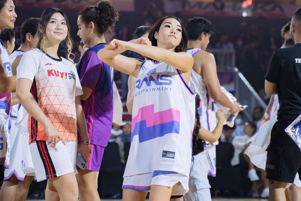10 Adu Gaya Gisel VS Soraya Rasyid di Lapangan Basket, Hot Mama Lawan Duit Kaget, Siapa Lebih Keren?