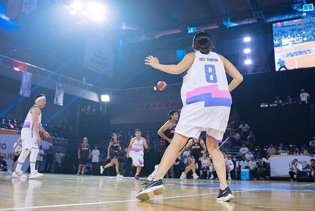10 Adu Gaya Gisel VS Soraya Rasyid di Lapangan Basket, Hot Mama Lawan Duit Kaget, Siapa Lebih Keren?