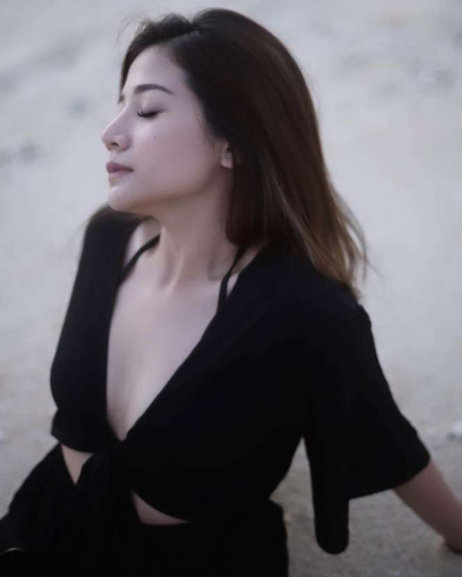10 Potret Cantik Clerence Chyntia, Istri Drummer NOAH yang Meninggal, Penyebabnya Bikin Syok!