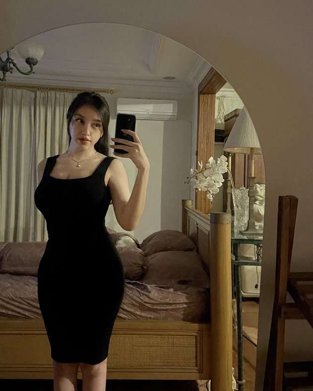 10 Potret Amanda Zahra Bodygoals Bak Gitar Spanyol, Tak Pernah Gagal Jadi Trending Topic!