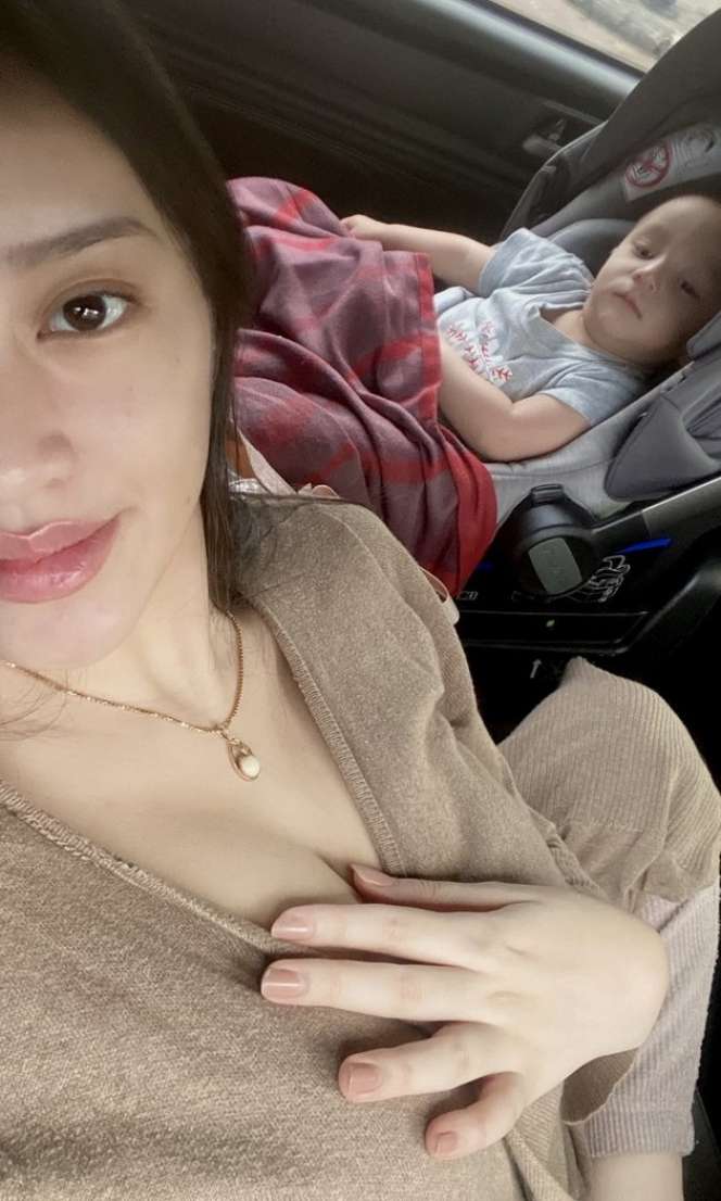 10 Potret Amanda Zahra Bodygoals Bak Gitar Spanyol, Tak Pernah Gagal Jadi Trending Topic!