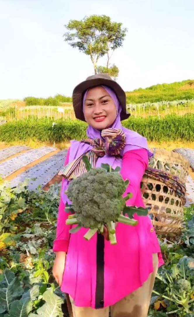 Potret Rumah Biduan `Hot` Novi Listiana yang Kini Hijrah, Pilih Banting Setir jadi Petani!